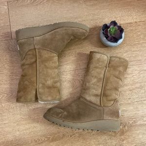 LADIES UGG AMIE STYLE BOOTS 7.5